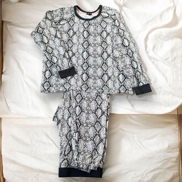 COZY ZOE Women’s Python Printed Top & Pajama Pants 2 Piece Pajama Set in Size L - Picture 2 of 3